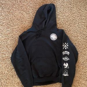 BLACK CLOUDED HOODIE